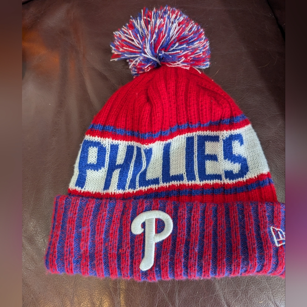 Philadelphia Phillies pom pom winter hat